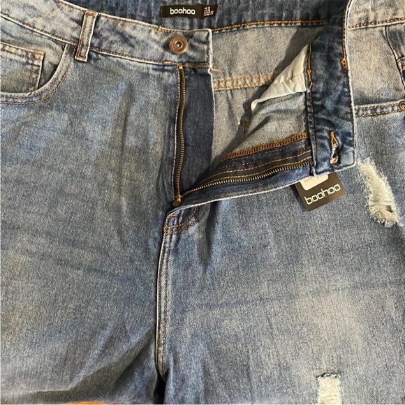 Boohoo Ripped Distressed High Waist Mom Jean Size 14 - Picture 10 of 16